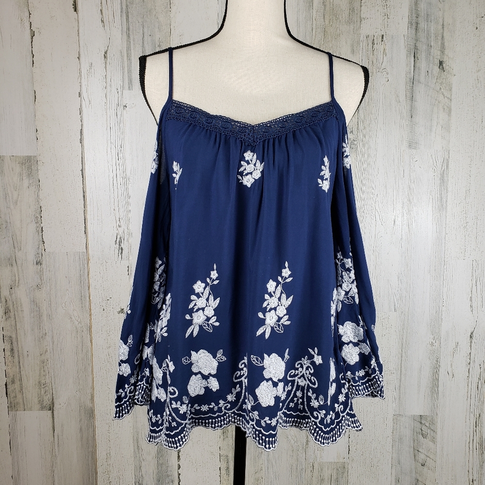 Sweet Wanderer Embroidered Top
